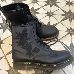 Doc Marten 1460 Vonda Mono Women’s Floral Boot, Women’s size 11